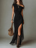 Paula | Vestido maxi bohemio negro de un solo hombro con abertura frontal y abertura lateral en el dobladillo