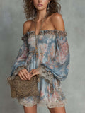 Merche | Vestido mini de chiffon fruncido con escote de hombros descubiertos y estampado floral romántico