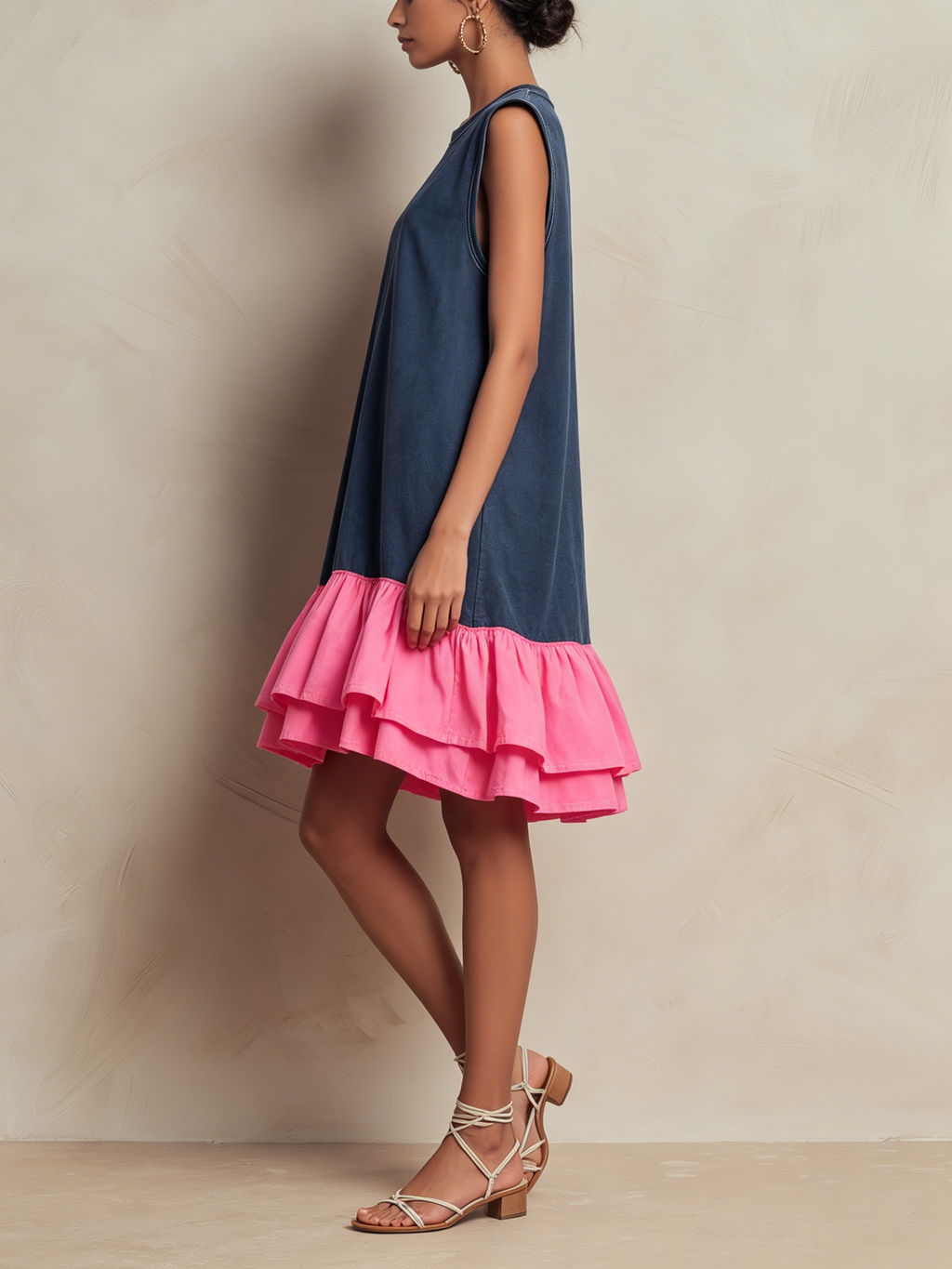Marga | Vestido recto corto de terry francés lavado sin mangas, en rosa fucsia en contraste con dobladillo de volantes en capas, suelto y casual