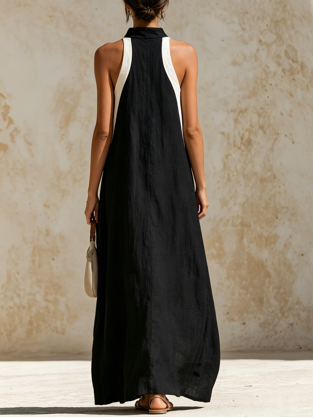 Marta | Vestido maxi de lino con bloques de color negro y blanco y cuello halter