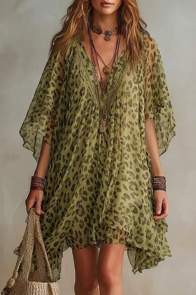Olivia | Vestido de chiffon con estampado de leopardo, de corte amplio y fluido, escote en V