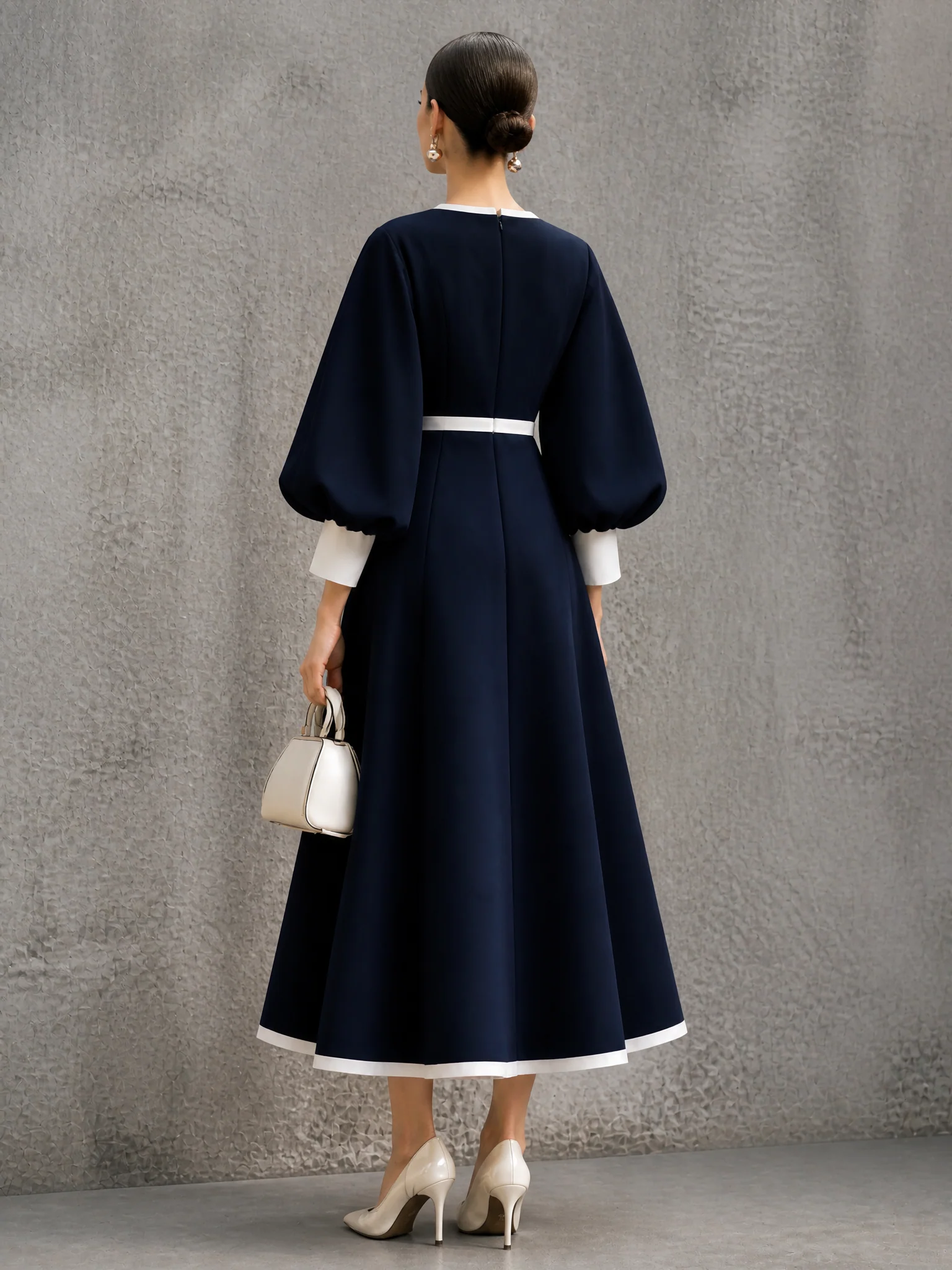Vestido Midi Elegante de Línea A con Cintura Ajustada en Azul Marino