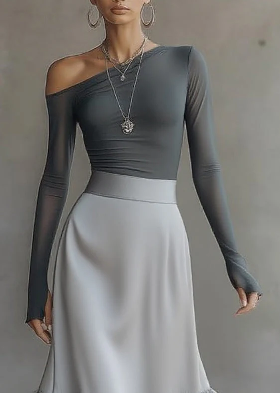 Conjunto de vestido midi de un solo hombro gris con mangas largas y dobladillo con volantes