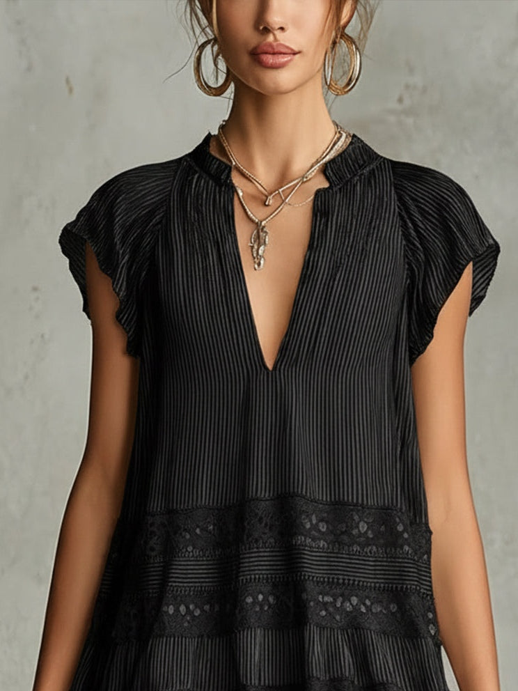 Silvia | Vestido corto de chifón negro a rayas con ribete de encaje y volantes