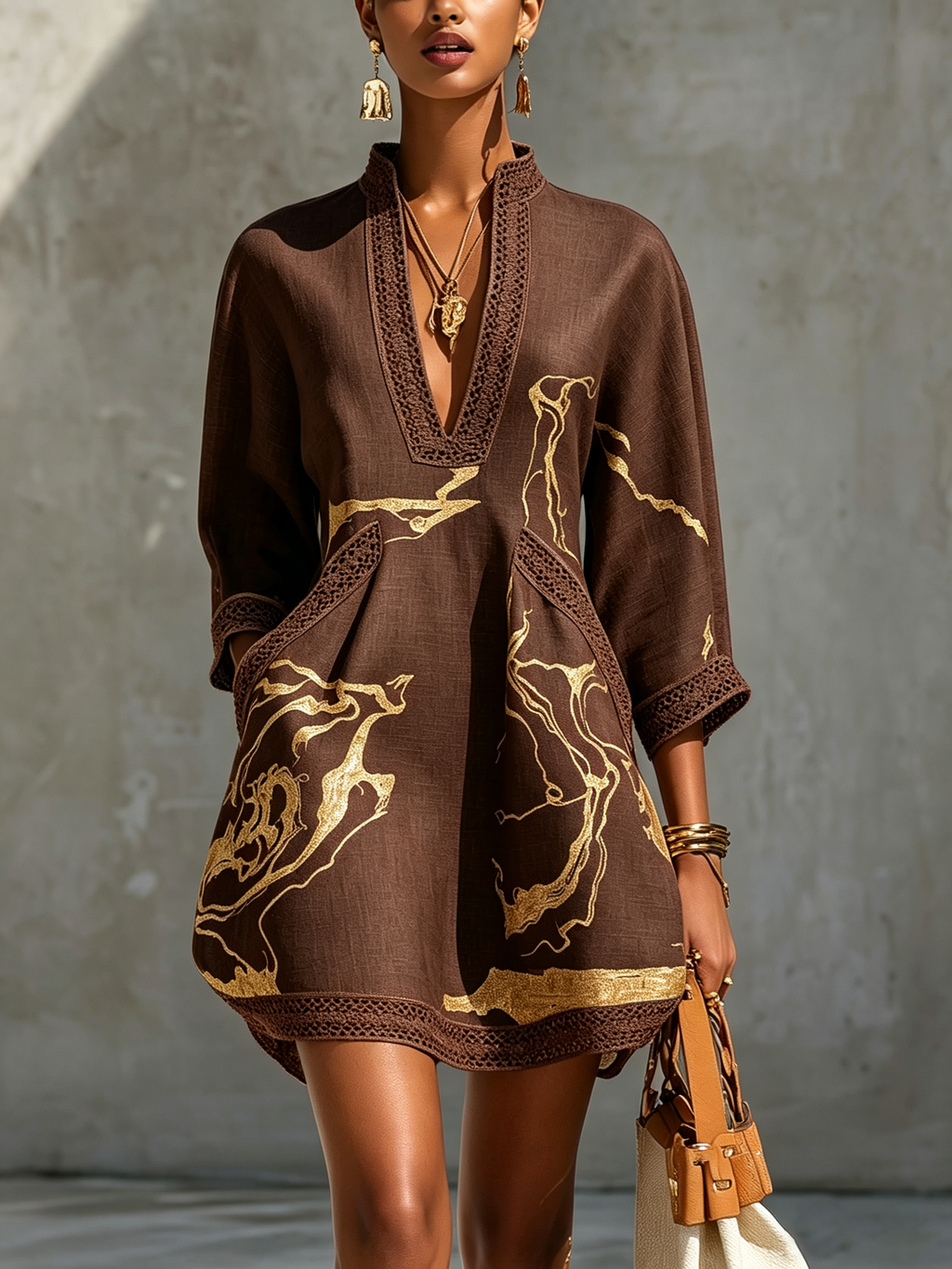 Merida | Vestido Mini de Encaje de Ganchillo con Estampado en Oro Chocolate