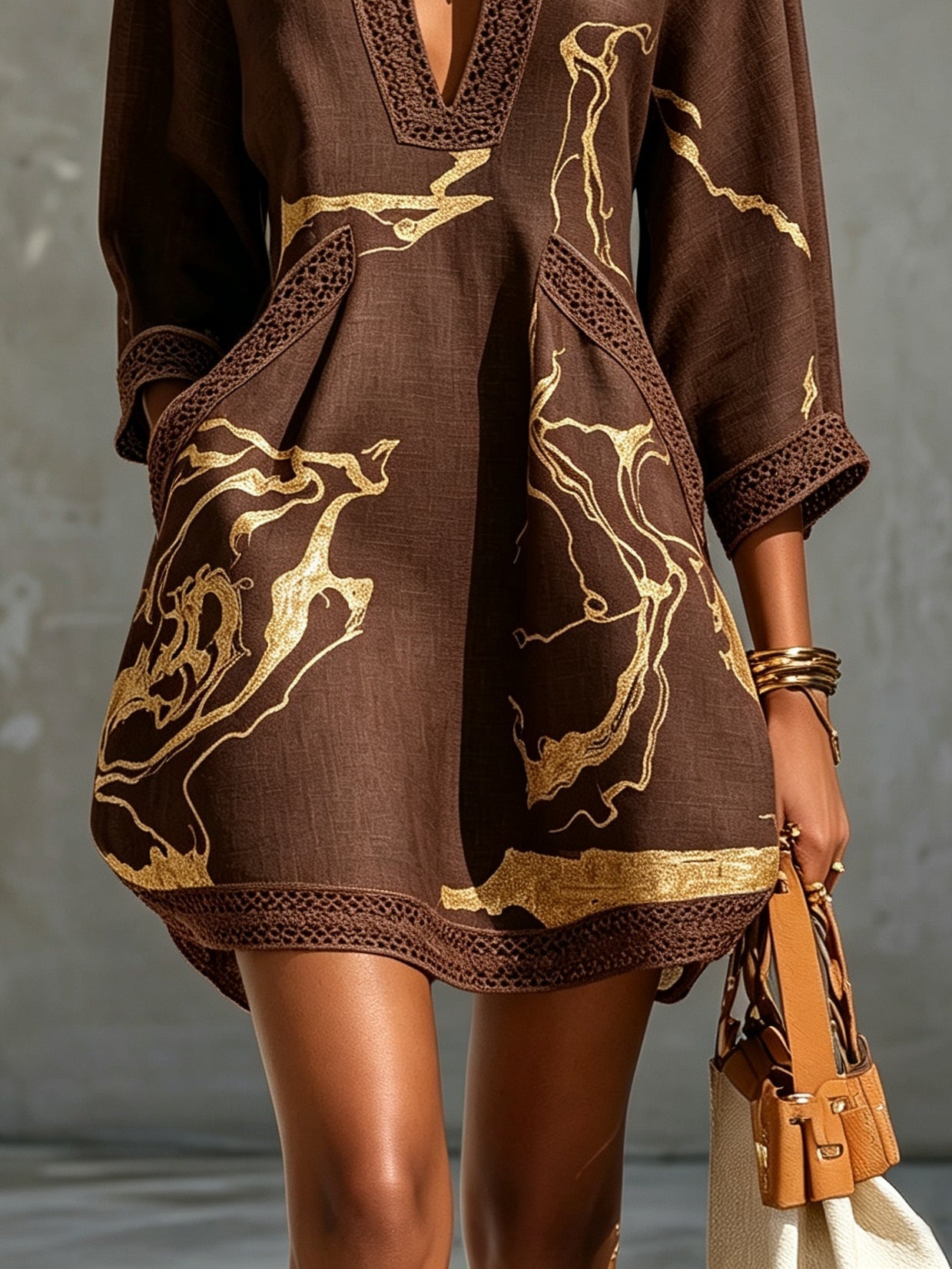 Merida | Vestido Mini de Encaje de Ganchillo con Estampado en Oro Chocolate
