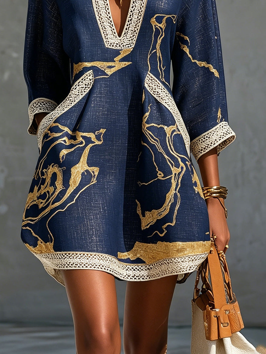 Merida | Vestido Mini de Encaje de Croché con Estampado en Oro Marino y Escote en V