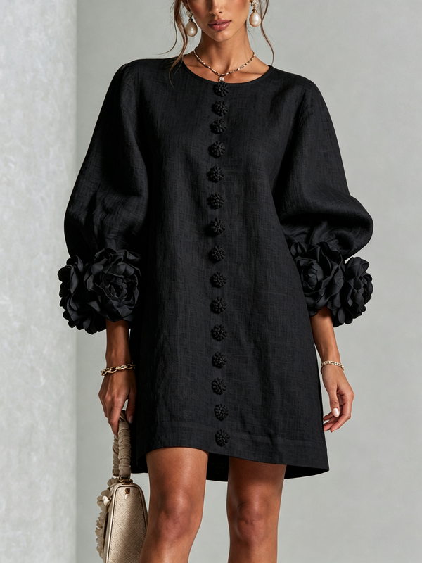 Luna | Vestido Mini de Botones Negros con Puños Florales Impactantes