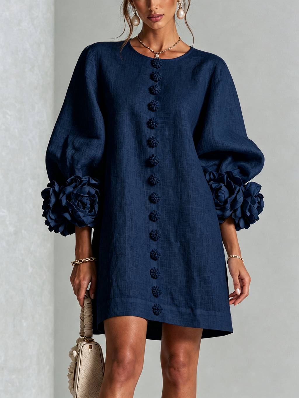 Mara | Vestido Mini de Botones con Flores Marinas y Puños Florales Impactantes