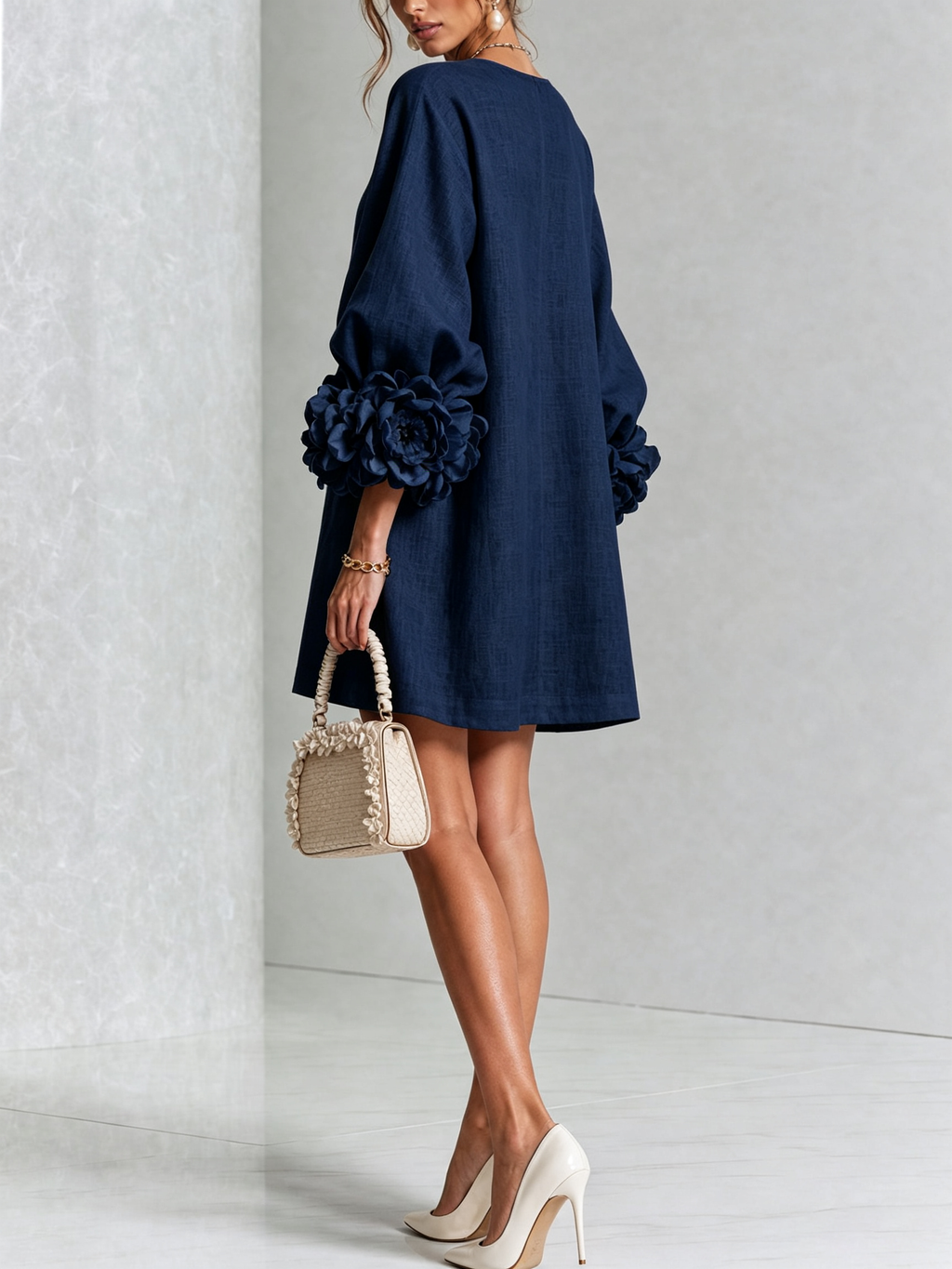 Mara | Vestido Mini de Botones con Flores Marinas y Puños Florales Impactantes