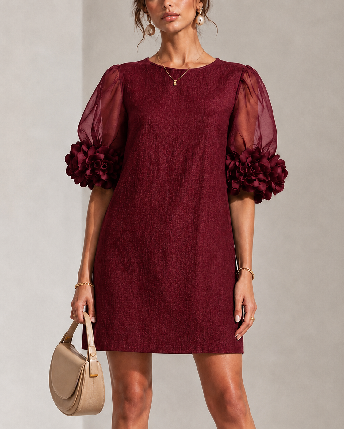 Ember | Minivestido de Organza Burdeos con Mangas Abullonadas y Puños Florales Impactantes