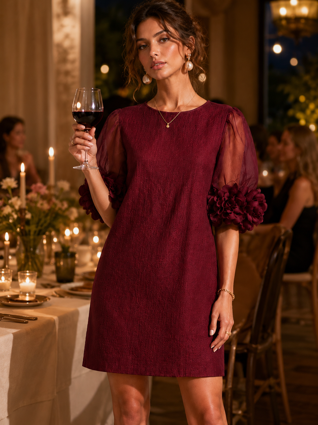 Ember | Minivestido de Organza Burdeos con Mangas Abullonadas y Puños Florales Impactantes