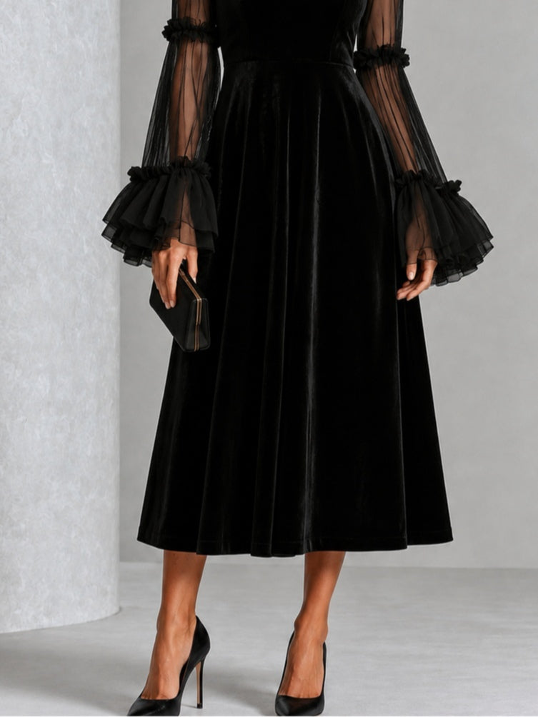 Vestido Midi Plisado de Terciopelo Negro y Malla Transparente