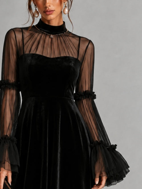 Vestido Midi Plisado de Terciopelo Negro y Malla Transparente