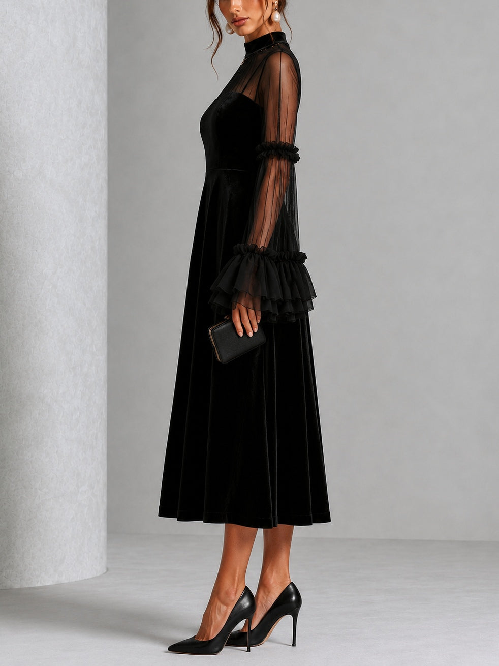 Vestido Midi Plisado de Terciopelo Negro y Malla Transparente